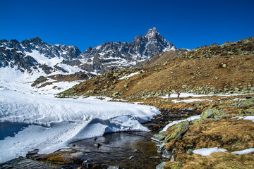 Obraz premium Monviso, Cuneo, trekking di primavera