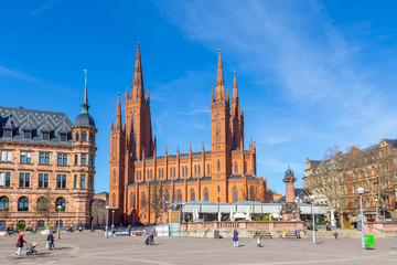 Fototapeta na wymiar Wiesbaden, die Marktkirche. 21.03.2019.