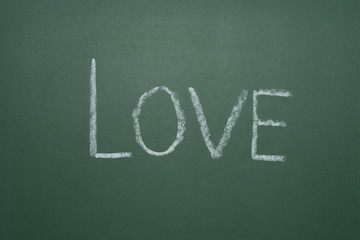 Obraz premium inscription chalk love on the chalkboard green background