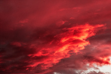 NUBES DE TORMENTA EN PUESTA DE SOL
