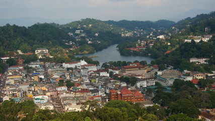 Fototapeta na wymiar View from top of the mountain over Kandy