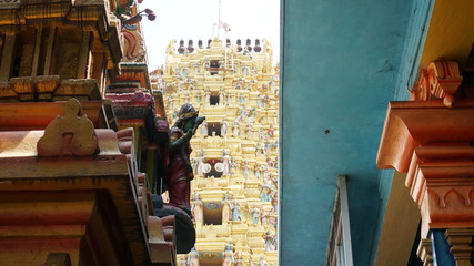 Obraz na płótnie Canvas Big hindu temple in sri Lanka