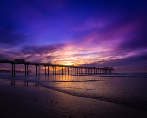 Fototapeta na wymiar Scripps Pier Purple Sunset