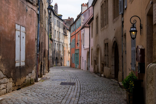 Gasse in der Altstadt von Dole