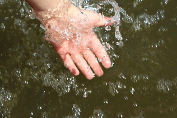 Fototapeta premium hands in the water 2
