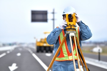 工事測量・男性・エンジニア