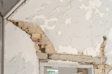 Crack wall earthquake damage