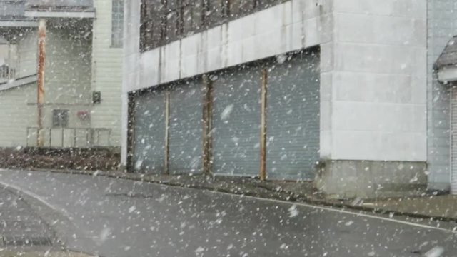 冬　雪が降る街　町並み　秋田県