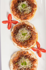 tostadas de salmon