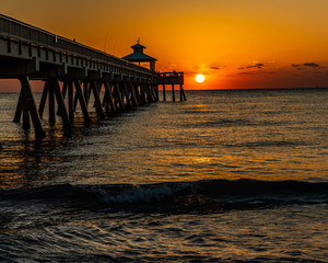 Fototapeta premium Ocean Pier Sunrise
