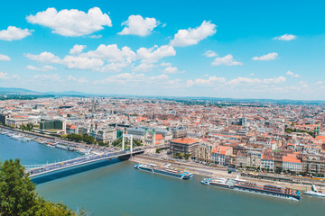 Obraz premium panoramic view of budapest in summer time