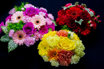 赤・ピンク・イエロー三色のアレンジメント・母の日