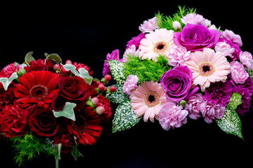 ピンクとレッド・2色のラウンドフラワーアレンジメント・母の日