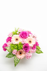 カーネーション・バラ・ガーベラのピンクラウンドフラワーアレンジメント・母の日（縦）