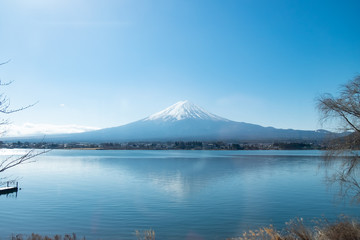 Fototapeta premium Fuji mountain and Kawaguchiko lake with cloud and blue sky day 