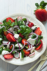Feldsalat mit Erdbeeren, Radieschen und Chevre, Detox