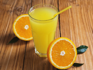 Obraz na płótnie Canvas Fresh orange juice in glass on wooden background