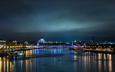 Fototapeta na wymiar Moscow at night from a bridge