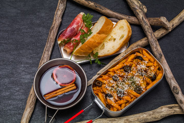 パスタ料理　Pasta cooking outdoors