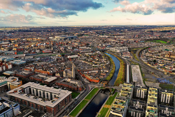 Fototapeta na wymiar Dublin - Luftbilder von Dublin mit DJI Mavic 2 Drohne fotografiert aus ca. 100 Meter Höhe
