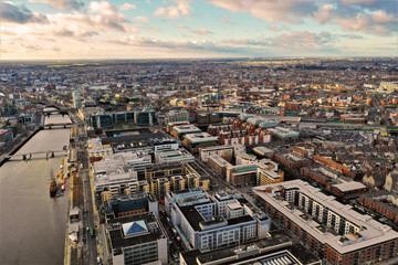 Obraz premium Dublin - Zdjęcia lotnicze Dublina dronem DJI Mavic 2 z wysokości ok. 100 metrów