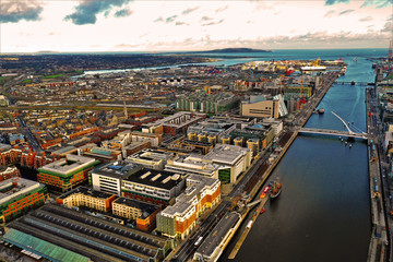 Fototapeta premium Dublin - Luftbilder von Dublin mit DJI Mavic 2 Drohne fotografiert aus ca. 100 Meter Höhe