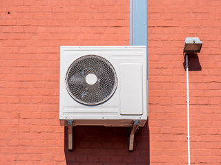 Klimaanlage an der Hauswand
