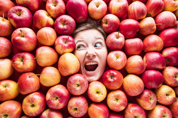 Apfel hintergrund mit Lustigen gesicht von eine frau