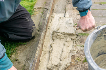 Filling a gutter with leveling compound