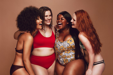 Different size females in bikinis laughing together - obrazy, fototapety, plakaty
