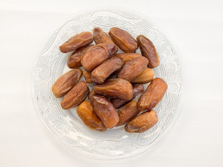 Datteln auf glasteller