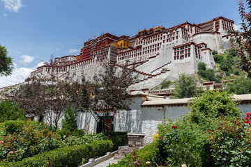 Fototapeta na wymiar View on Potala Palace (Lhasa, Tibet, China)