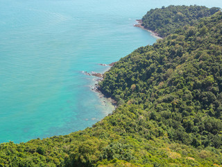Fototapeta na wymiar Paradise exotic seascape scenery. Coastline of tropical island in Angthong National Marine Park