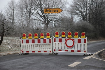 Umleitung, Straßensperrung, Baumfällarbeiten 