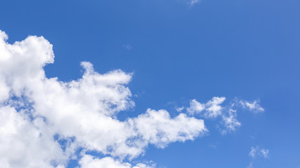 Obraz premium Blue sky background with white clouds, rain clouds on sunny summer or spring day.