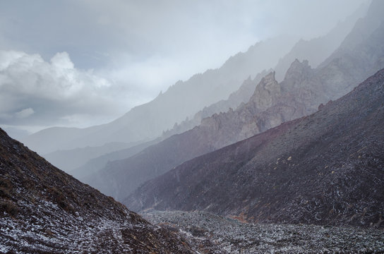Dry mountain rang landscapes of the Indian Himalaya near Leh, Ladak, India.