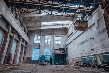 Fototapeta na wymiar Abandoned industrial building with old bridge crane