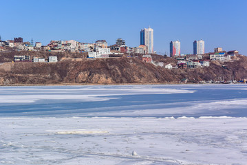Obraz premium View of the river near the city winter