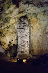 Addentrandosi nelle Grotte di Postumia