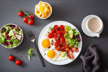 healthy keto breakfast: egg, tomatoes, salad leaves and bacon