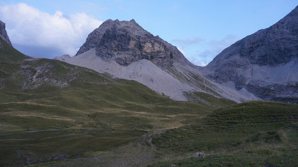 Fototapeta na wymiar rough harsh landscape in the alps