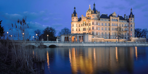 Panorama Burgsee und Schlossinsel Schwerin am Abend entzerrt