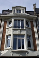 Façade d'une maison privée de style art déco.