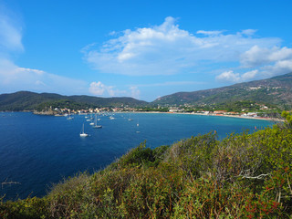 Fototapeta premium Elba - Wanderweg in Marina di Campo