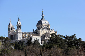 Fototapeta na wymiar basilique de Madrid