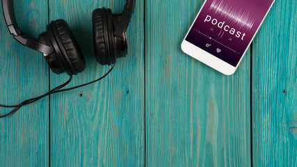 Listen podcast online concept - online music player app on smartphone - obrazy, fototapety, plakaty