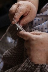 hand with knitting needles