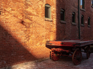 Plakat old freight wagon in alley