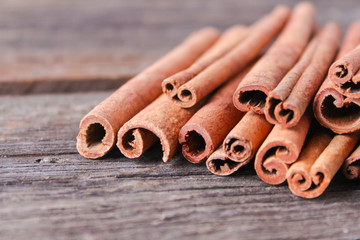cinnamon sticks on wooden background