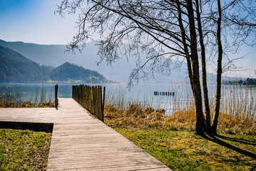 Au bord du lac d'Aiguebelette